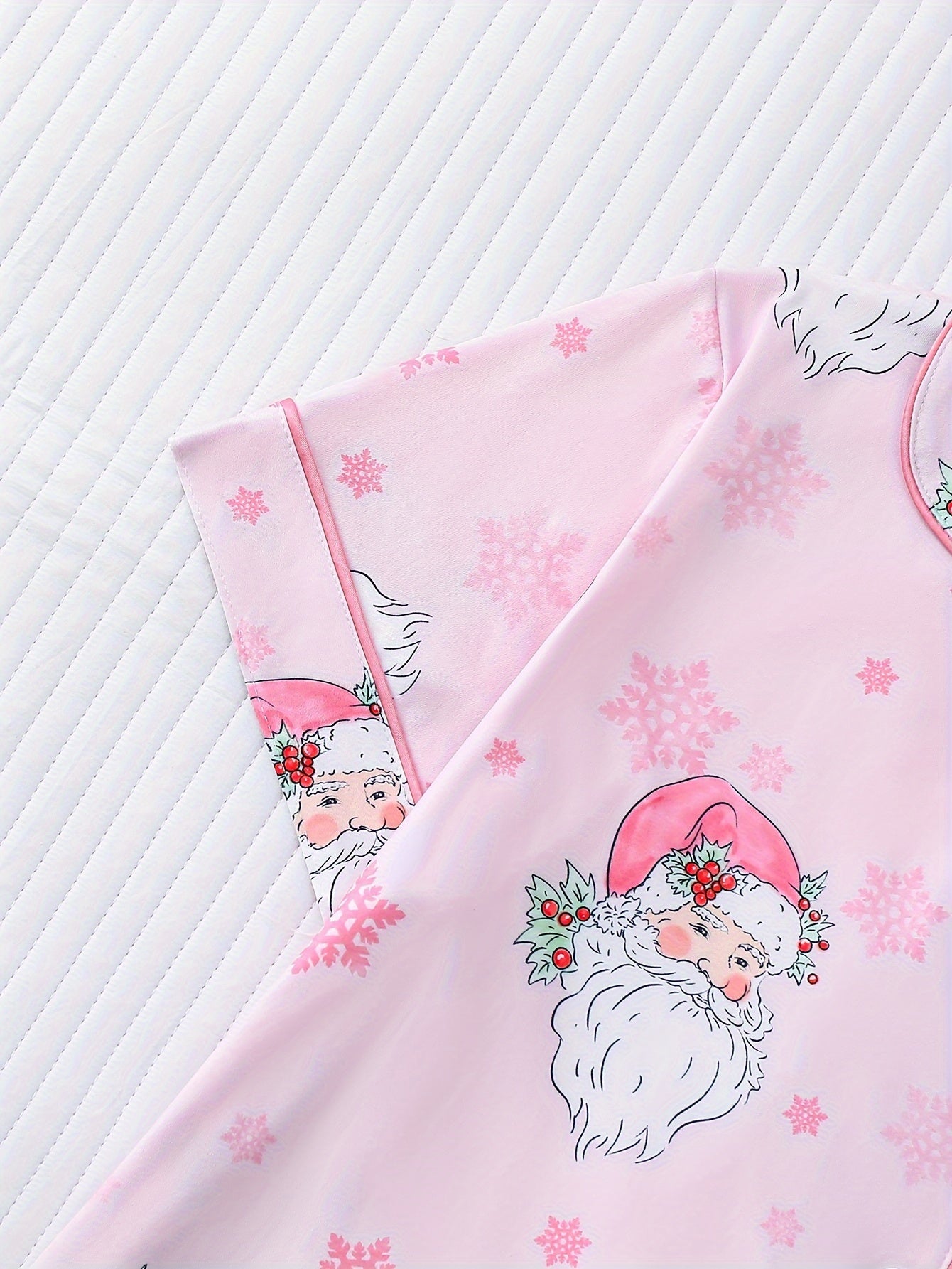 Women's Santa Print Pajama Set - Short Sleeve Buttons Lapel Top, Comfortable Relaxed Fit Shorts, Perfect for Christmas, Cute and Cozy Sleepwear