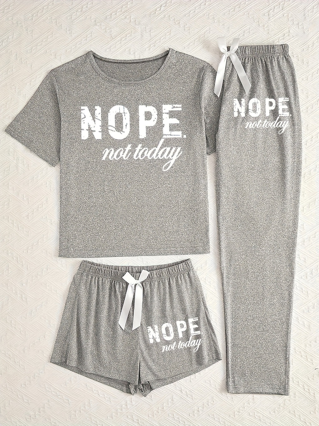 [Women's Pajama Set] Women's pajama three-piece set, casual and simple style with "NOPE not today", waistband bow decoration, soft short-sleeved top with elastic waistband shorts and trousers, loose fit for more comfort, perfect choice of pajamas Can be