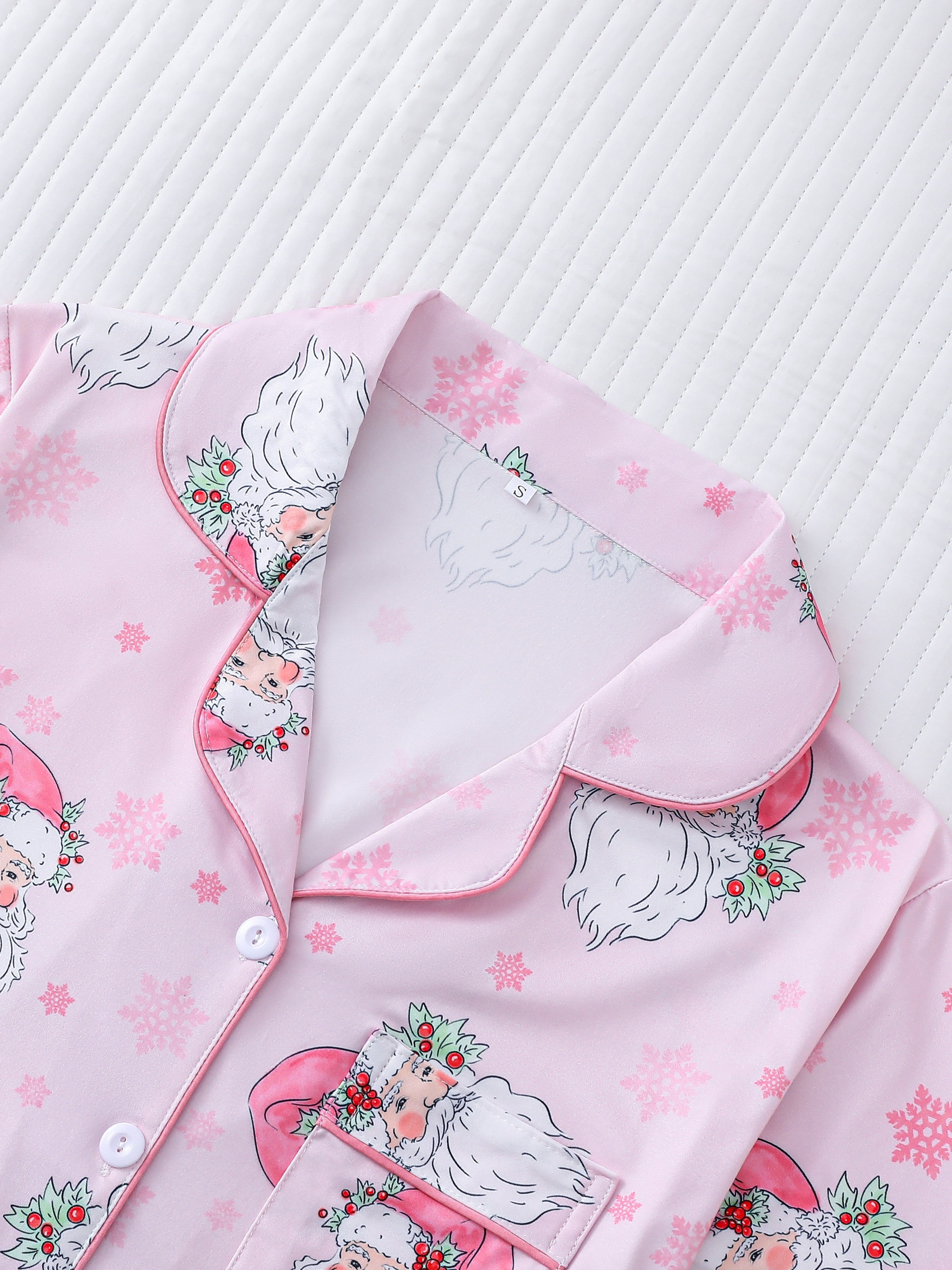Women's Santa Print Pajama Set - Short Sleeve Buttons Lapel Top, Comfortable Relaxed Fit Shorts, Perfect for Christmas, Cute and Cozy Sleepwear