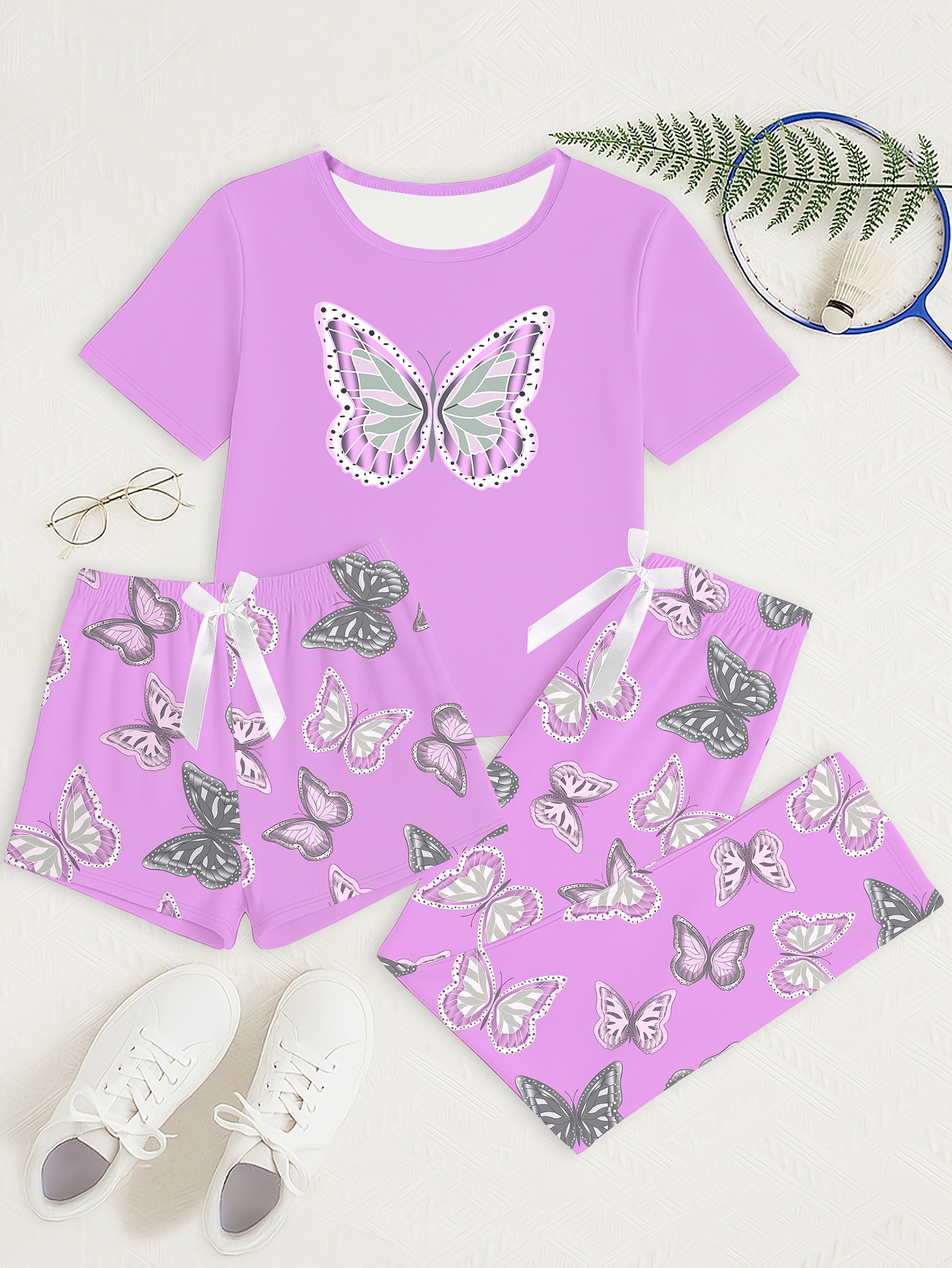 A Three-Piece Women'S Casual Pajama Set Featuring a Butterfly Theme Print, Made from Comfortable Fabric And a Loose Fit to Ensure You Enjoy Every Day. It Includes Beautifully Decorated Butterfly Patterns, Long Pants And Shorts with Elastic Waistbands, a