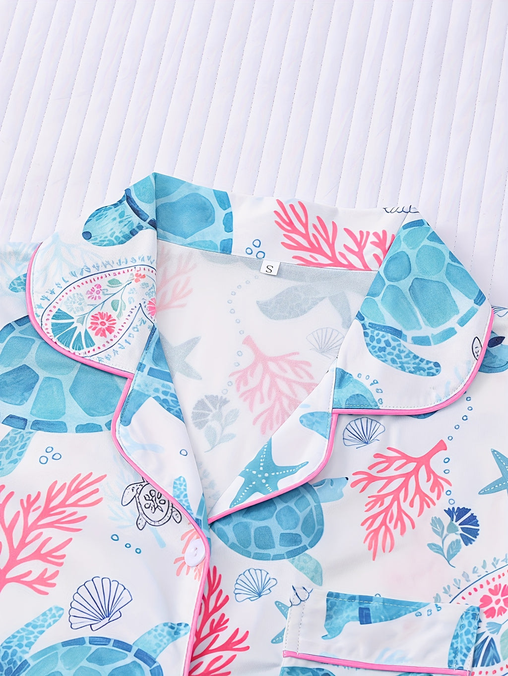 [Comfortable Pajama] 2pcs Comfortable Animal Turtle Print Women's Pajama Set | Collared Short Sleeve Shirt and Button-Up Top, Loose Elastic Shorts, Suitable for Casual Outdoor Home Use