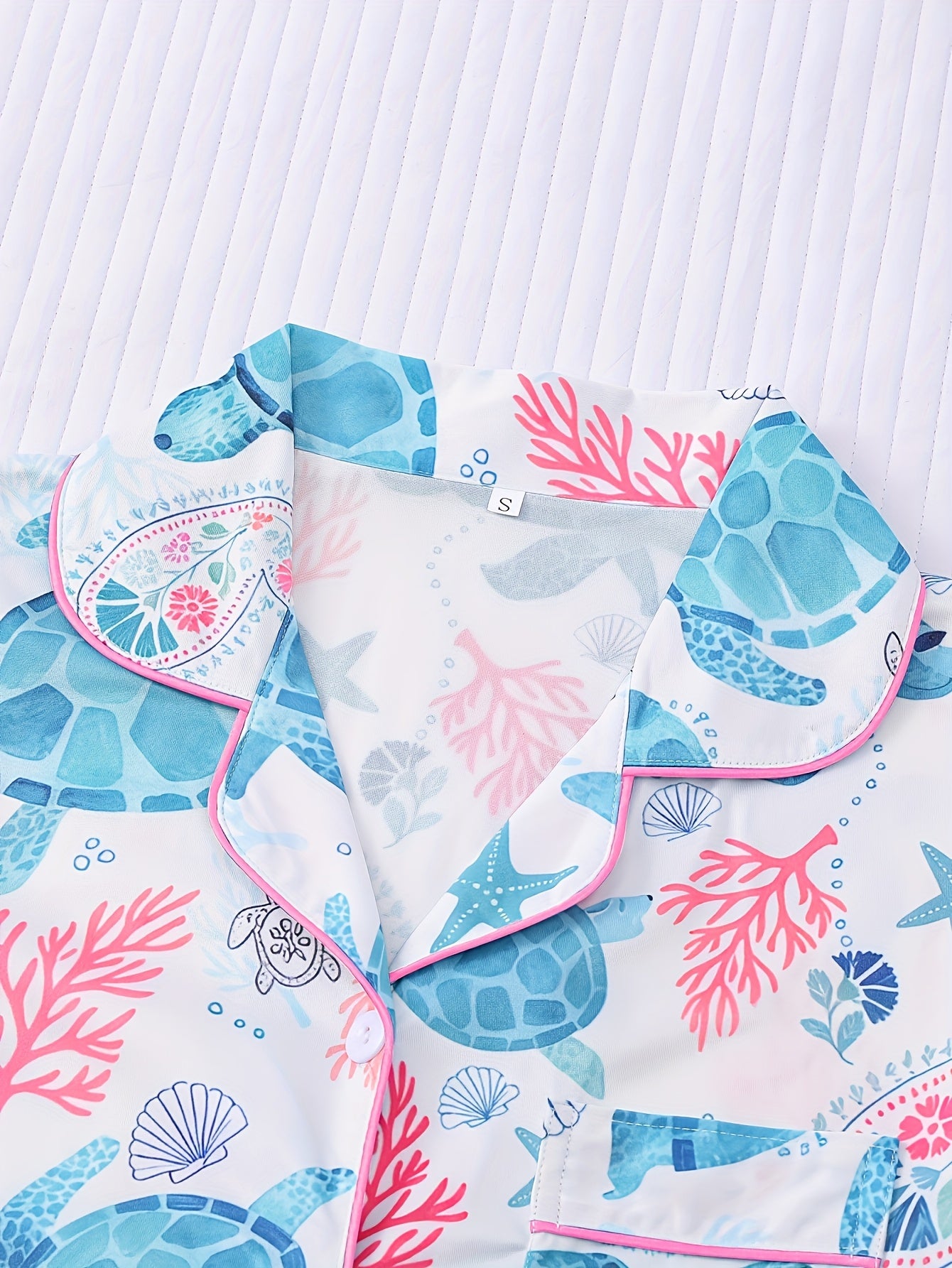 [Comfortable Pajama] 2pcs Comfortable Animal Turtle Print Women's Pajama Set | Collared Short Sleeve Shirt and Button-Up Top, Loose Elastic Shorts, Suitable for Casual Outdoor Home Use